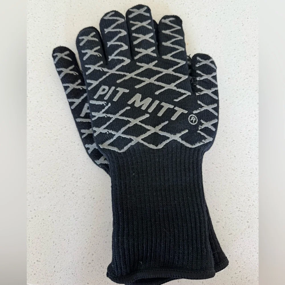 New Williams Sonoma Black and Gray BBQ Pit Mitt